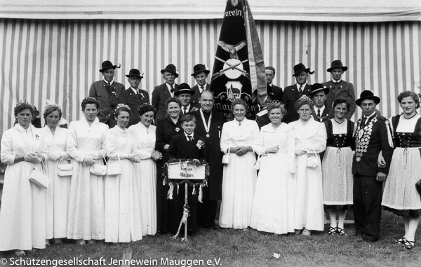 Schützenverein Jennewein Mauggen bei der Fahnenweihe 1955