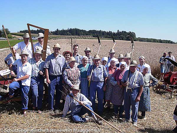 Die Erntehelfer nach getaner Arbeit